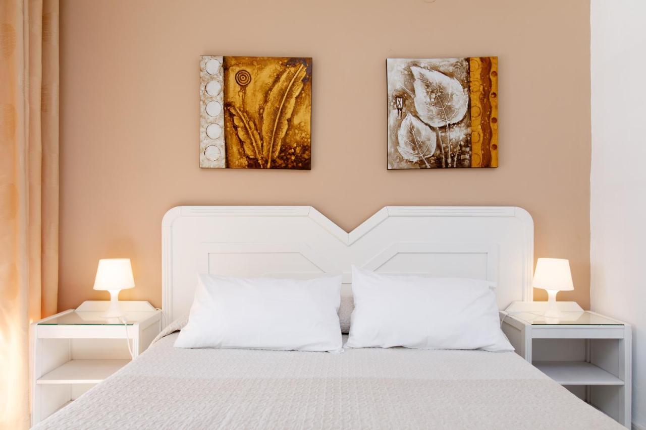 At Almoraide Rooms Suites (Adults Only) Nerja Esterno foto